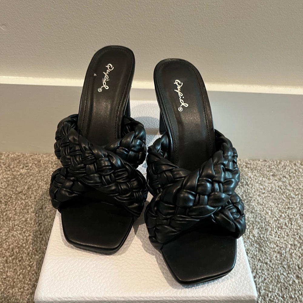 Black Braided Block Heels by Qupid – Size  7.5